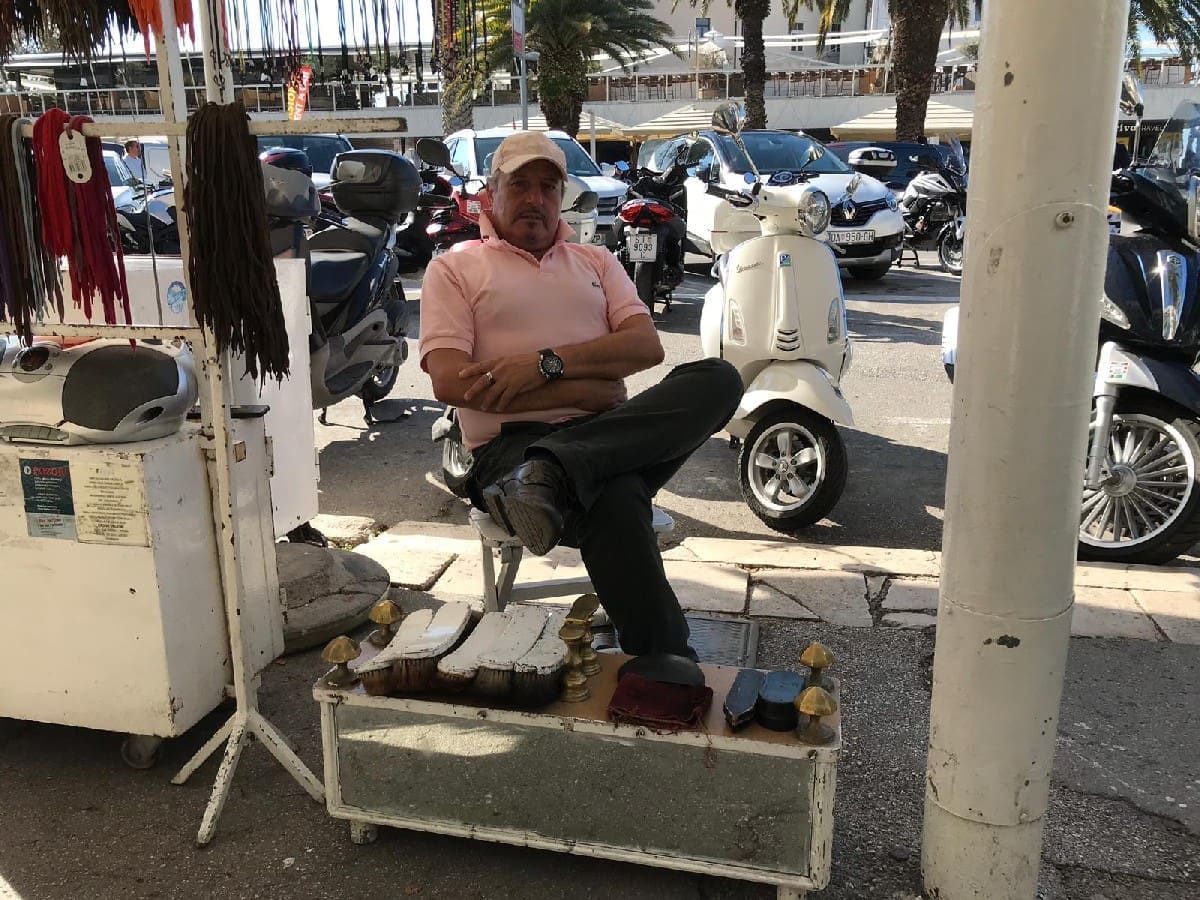 Legendarni čistač postola s Rive: "U Splitu se ne štite stari obrti, samo banditi i lopovi"