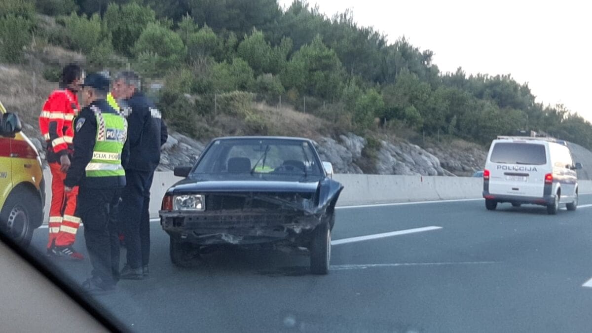 PROMETNA NA BRZOJ CESTI Sudar osobnog i teretnog vozila