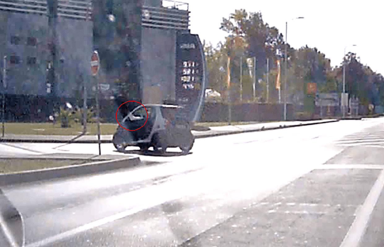 Omiš: Lijeva noga u gipsu kroz prozor za vrijeme vožnje