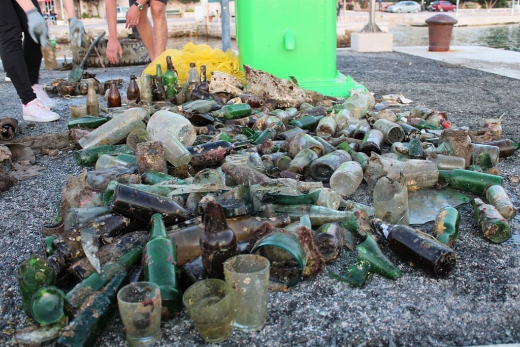 Ekološka akcija u Sumartinu: Pogledajte što su sve ljudi bacaju u more