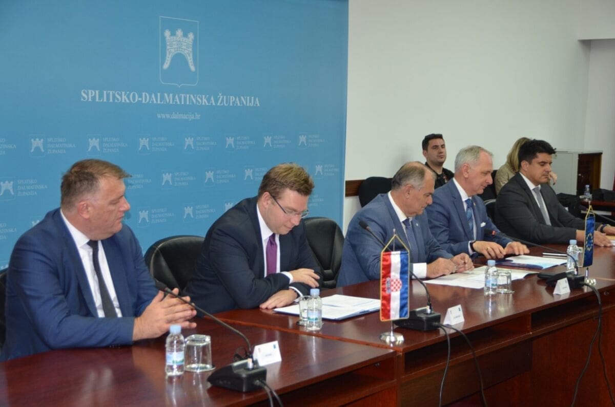 Ministar Marko Pavić u Splitu potpisao ugovore vrijedne 66 milijuna kuna: "Na ovaj način omogućujemo bolji, kvalitetniji život našim građanima"
