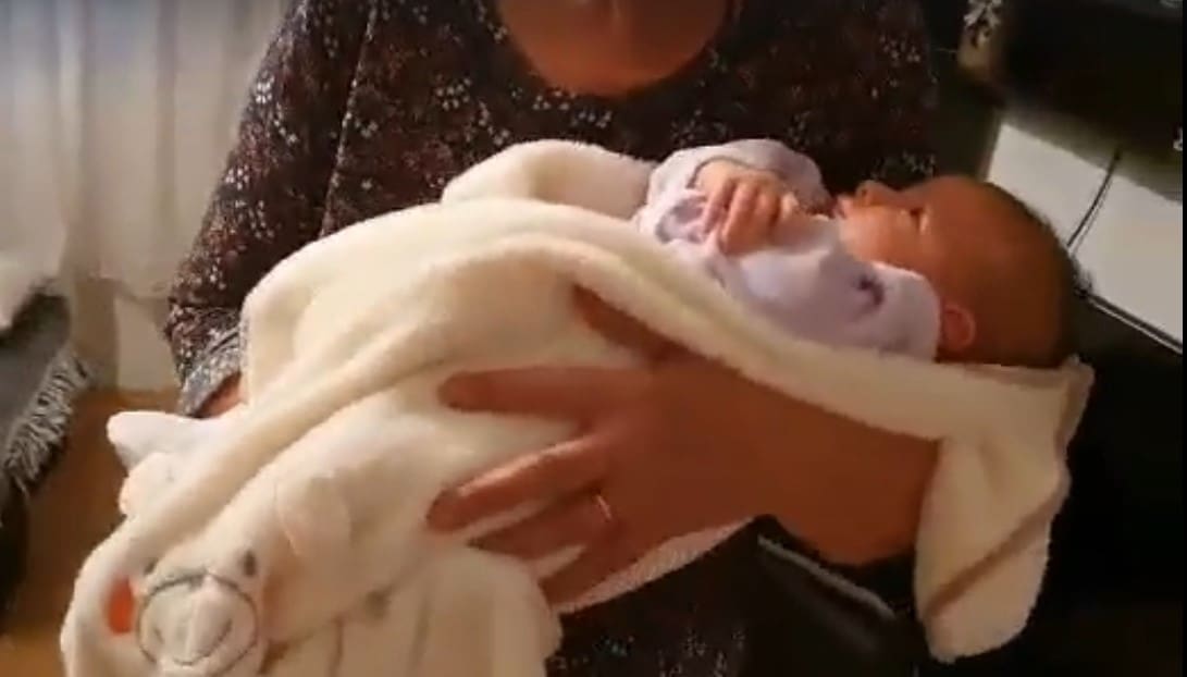 NEMOJ TUGOVATI Baka koja pjeva unuku postala hit