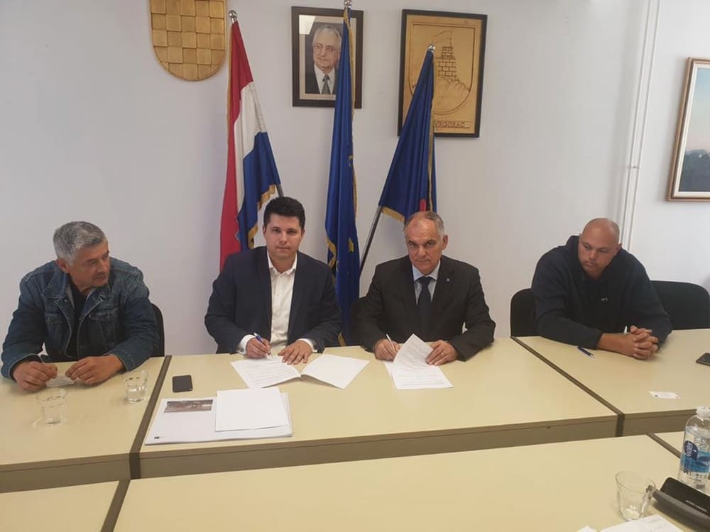 BIT ĆE VITAMINA Grad Vrgorac i SDŽ potpisali ugovor vrijedan 135 tisuća kuna za sufinanciranje sadnica jagoda