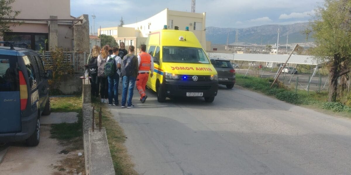 DRAMA NA KILI Starica pala preko rupe na cesti, čitatelj: "Stanovnici su joj priskočili u pomoć, ali bakica se onesvijestila"