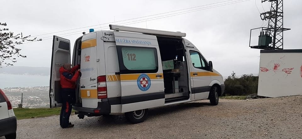 Motoristi među stijenama zaglavili na Dinari, HGSS ih spašava