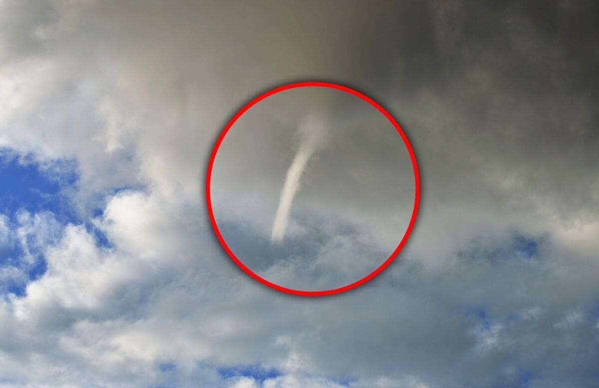 UVOD U NOVU PROMJENU VREMENA Pogledajte pokušaj formiranja pijavice iznad Splita