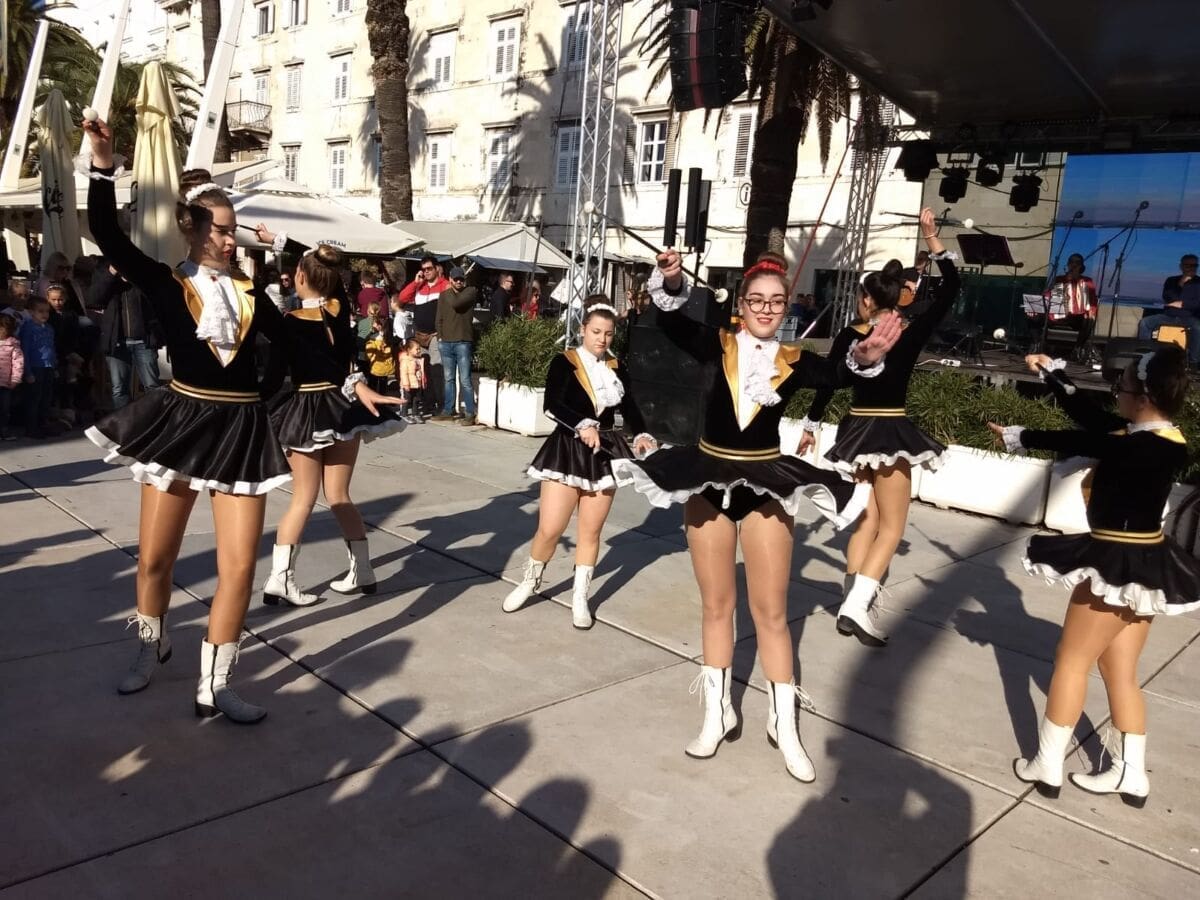 POČINJE ADVENT U SPLITU Splitske mažoretkinje oduševile nastupom na Rivi, evo današnjeg programa!