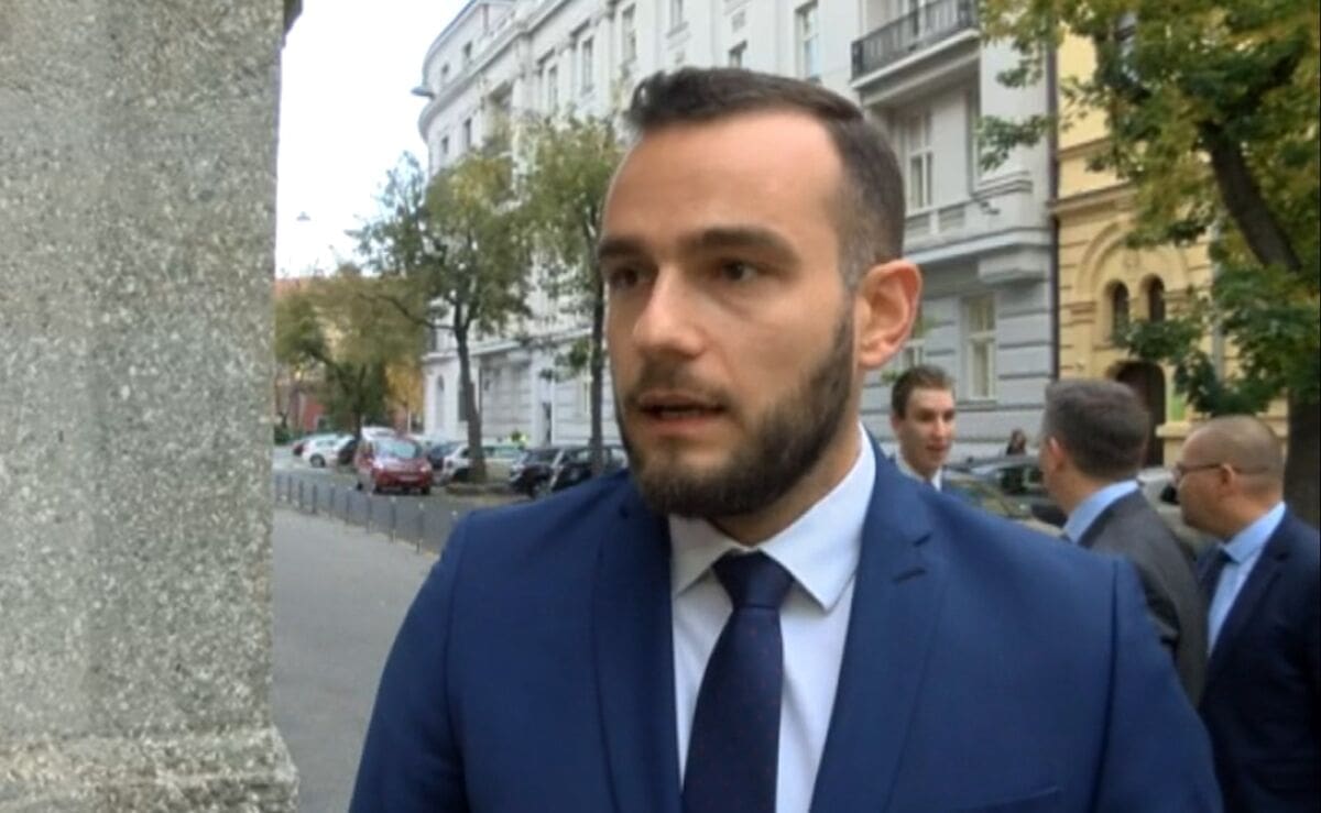 Frontalni štrajk do ispunjenja zahtjeva: U ponedjeljak veliki prosvjed pred Vladom, sutra se trubi za obrazovanje