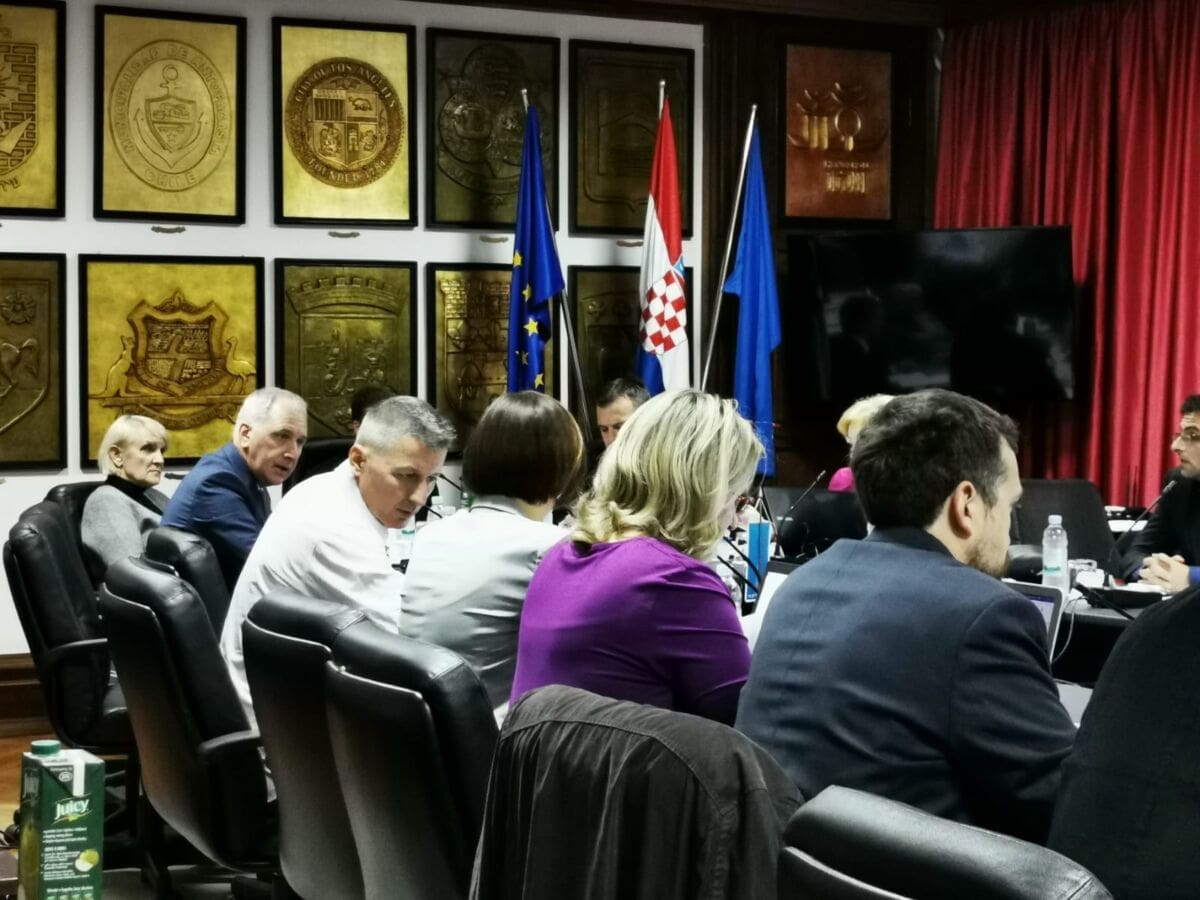 SPLITSKO GRADSKO VIJEĆE Kotur: "Nezakonito je posječeno čak 26 tisuća stabala"; Gradonačelnik: "Kotur je ostavio nered"