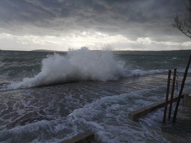 kastel_novi_jugo_valovi_001