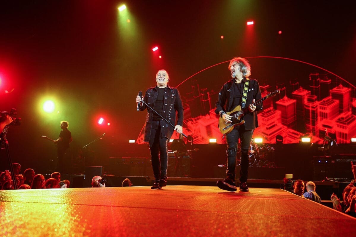 Evo koji pjevač će zamijeniti Akija u Parnom valjku