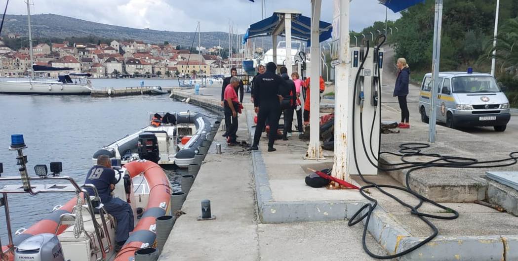 Akcija HGSS-a na Braču: Iz podmorja izvukli velike količine otpada