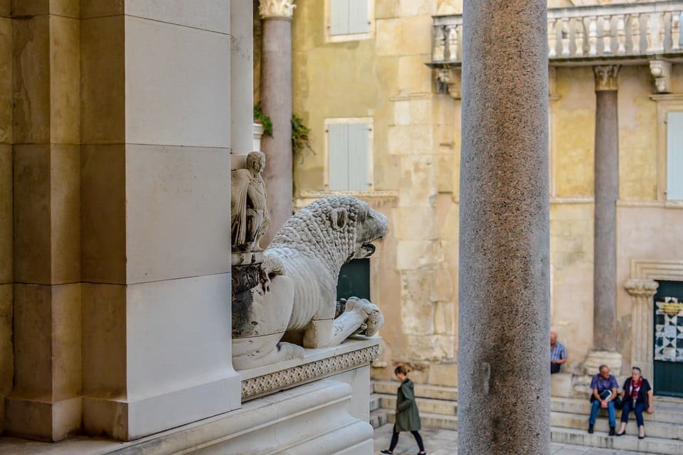 SIGURNOST POVIJESNIH GRADOVA "I sto godina poslije borimo se s istim problemima na koje je upozoravao don Bulić"