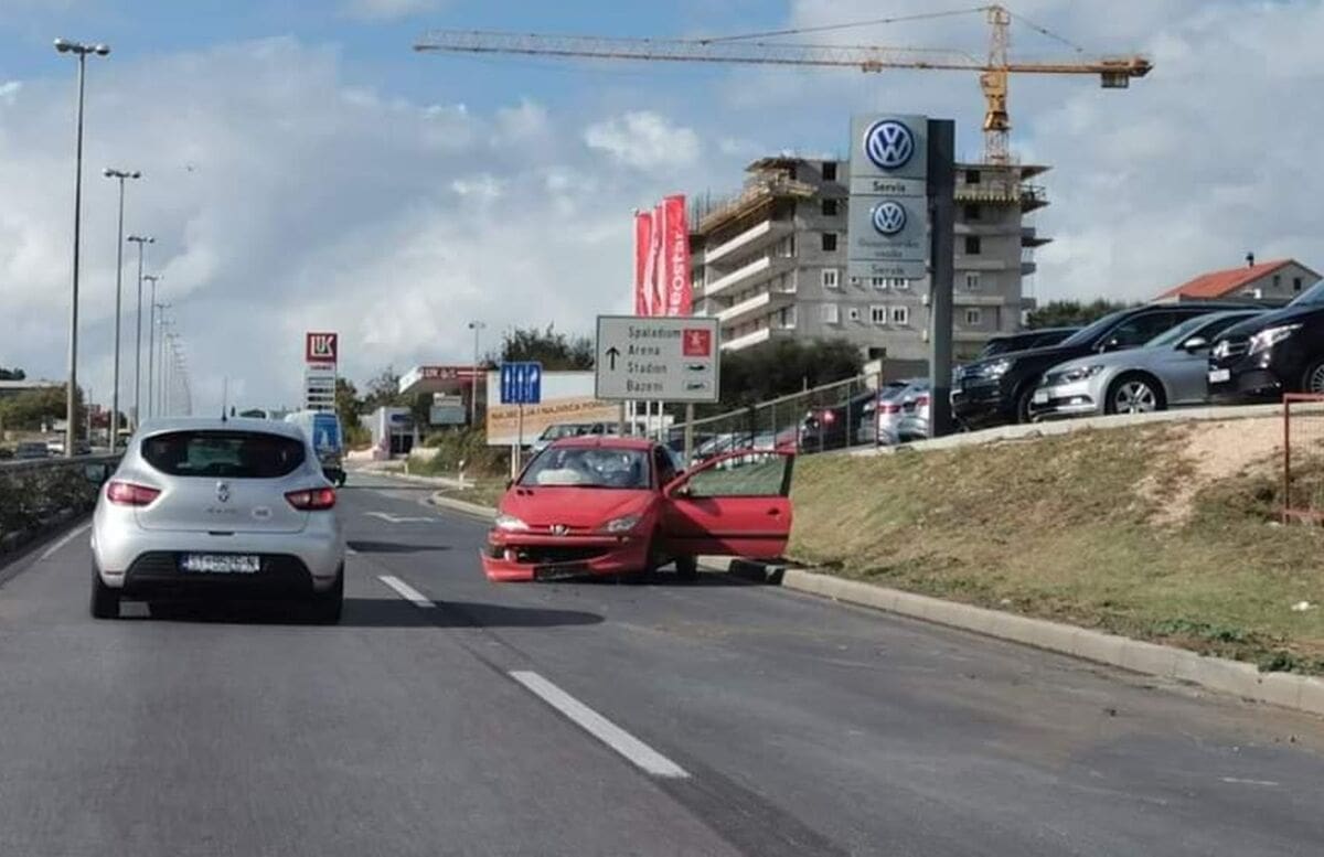 Prometna na Sirobuji: Sudarila se dva automobila, vozi se jednim prometnim trakom