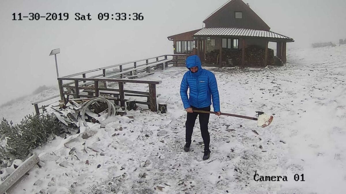 SNJEŽNA IDILA Planinari uživaju danas u zimskom ambijentu na Dinari