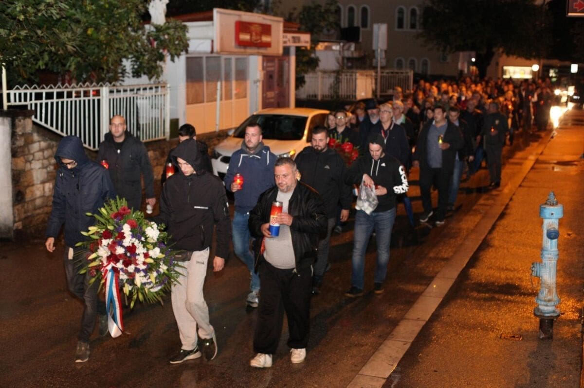 U Solinu održan hod sjećanja na žrtve Vukovara i Škabrnje