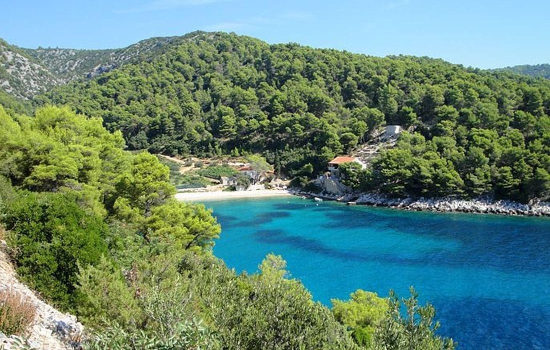Načelnik općine Jelsa o zlim jezicima: Maksimalno sam se potrudio da se istočni dio Hvara revitalizira, a evo što će se još sve napraviti za Gdinj