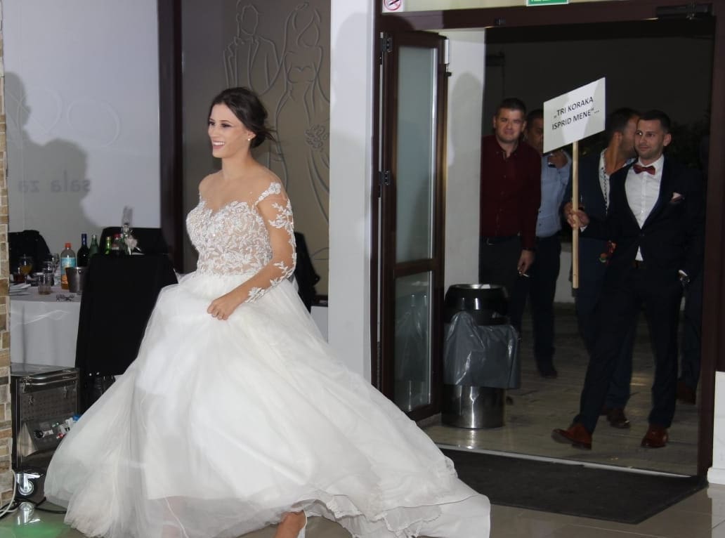 Splićanin na vjenčanju supruzi poručio "Tri koraka ispred mene...", pa je iznenadio nastupom talentirane Gabrijele Braičić