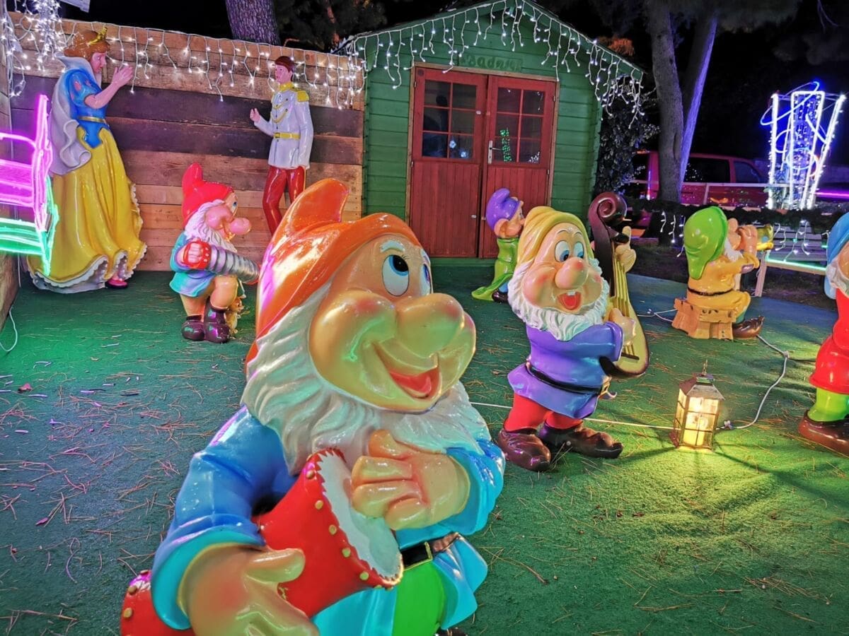 carobna_suma_makarska_bozicni_grad_advent(1)