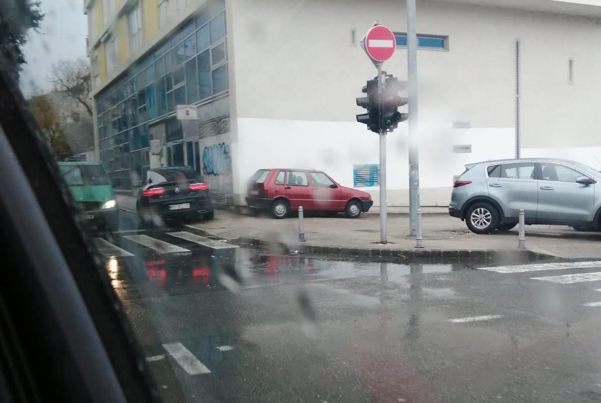 GLUPOST DANA Nogostupom suprotnim smjerom - samo u Splitu!