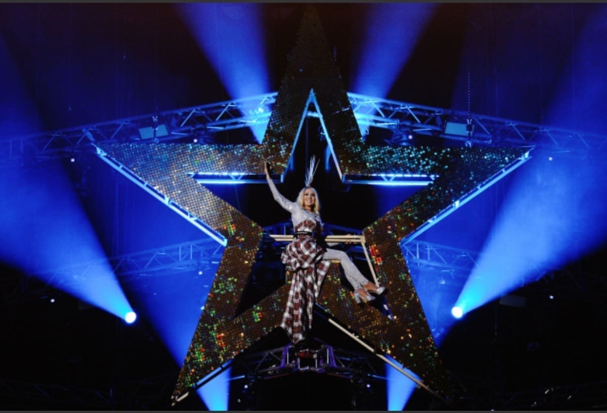 Lepa Brena poručila iz Zagreba: "Moje pjesme nemaju pasoš ni vrijeme trajanja niti nacionalno opredjeljenje"