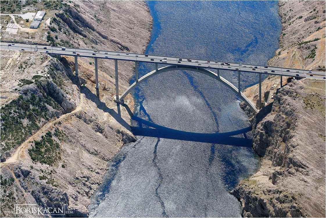 BURA ZATVORILA MASLENICU Udari vjetra u Podvelebitskom kanalu do ekstremnih 160 km/h!