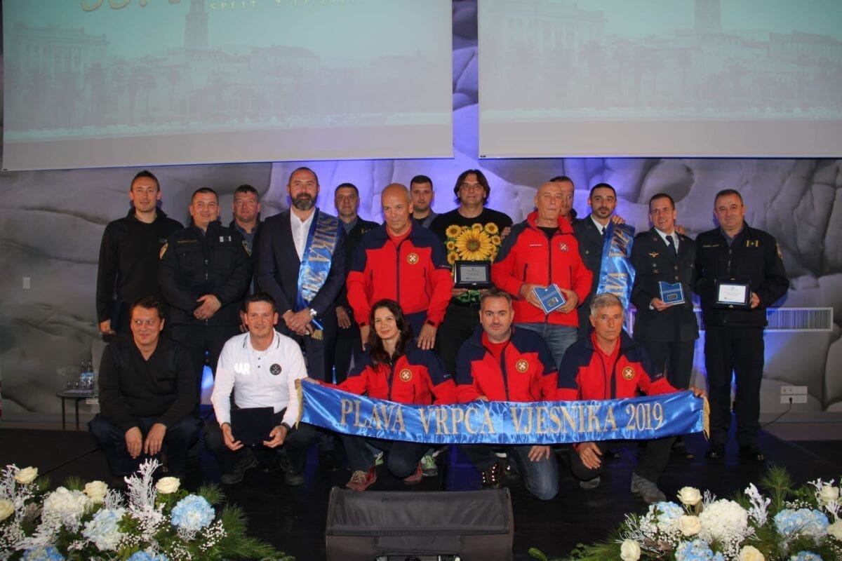 55. PLAVA VRPCA "Razmišljajmo i planirajmo budućnost, ali nemojmo zaboraviti da je sadašnjost ono gdje svi zajedno možemo napraviti razliku"