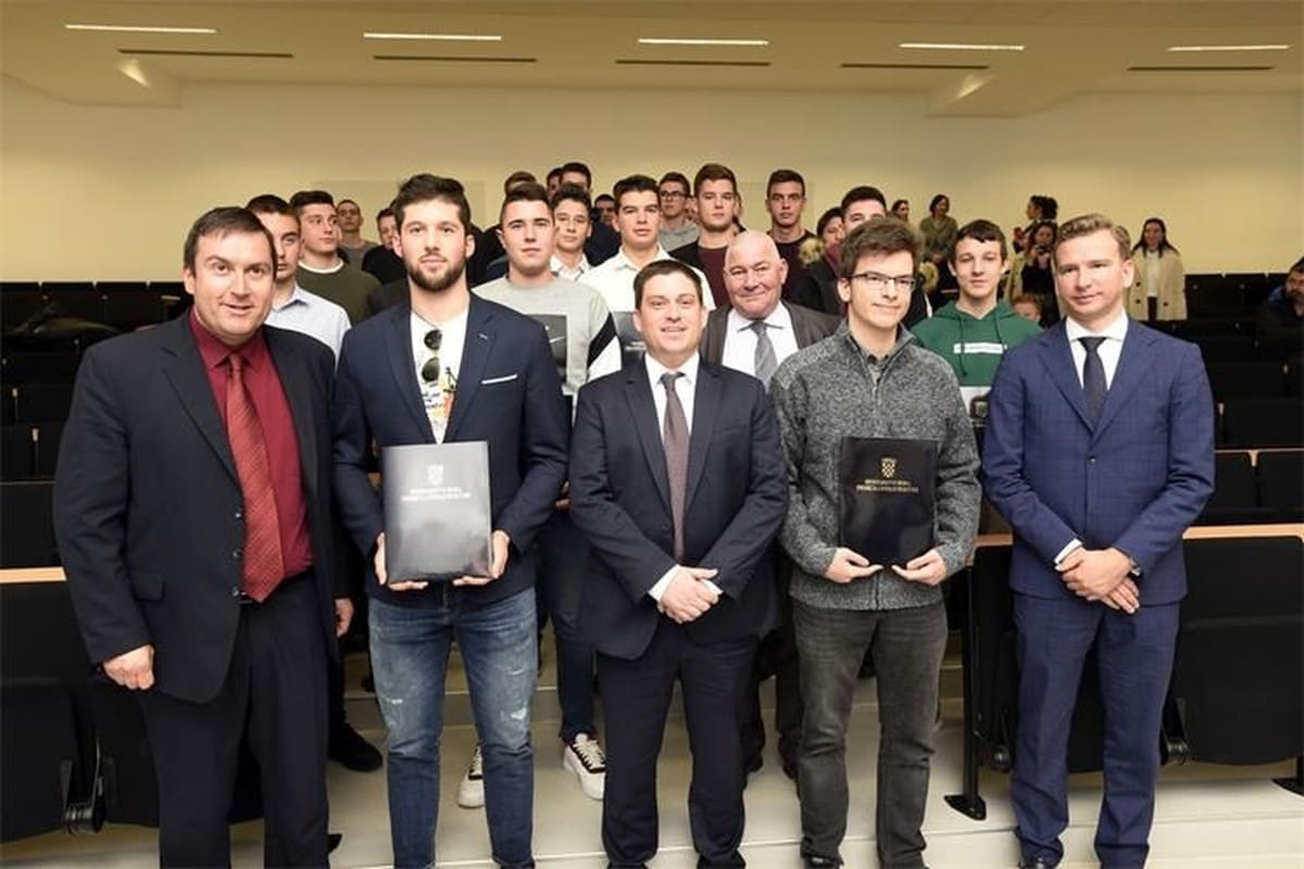 Povodom Dana hrvatskog pomorstva: Studentima Pomorskog fakulteta u Splitu dodijeljene stipendije