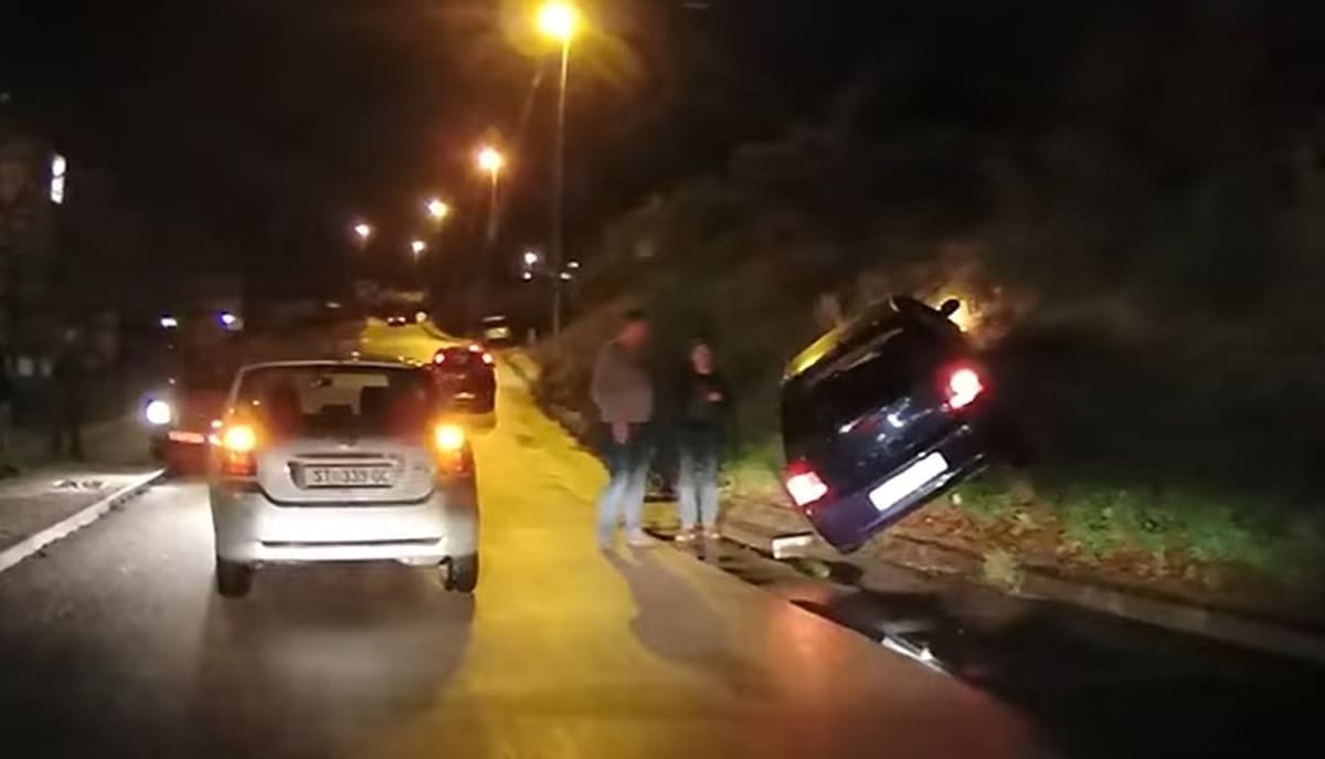 IZLETIO S KOLNIKA Sudar dvaju automobila u Solinu