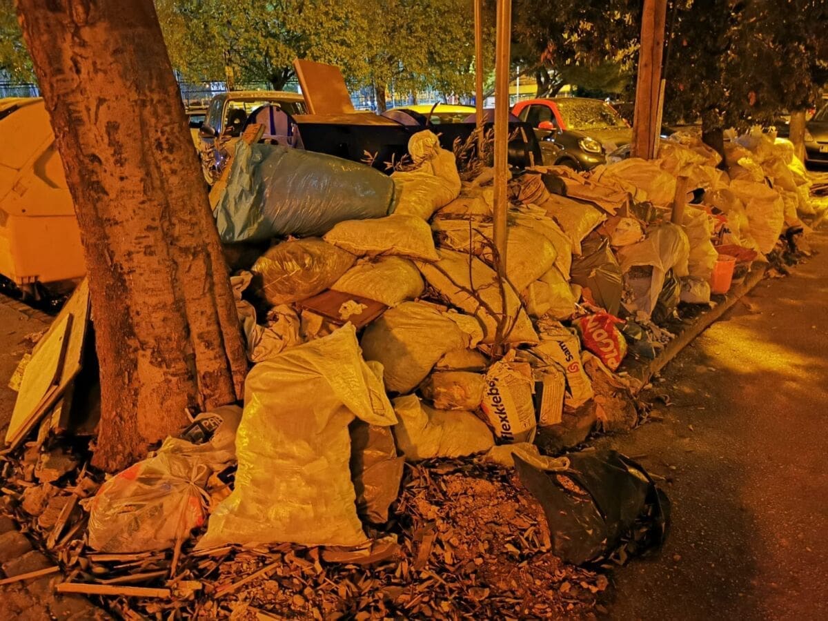 NISU MJERE ZA OBRANU OD POPLAVA Ova gomila smeća se nalazi u centru Splita