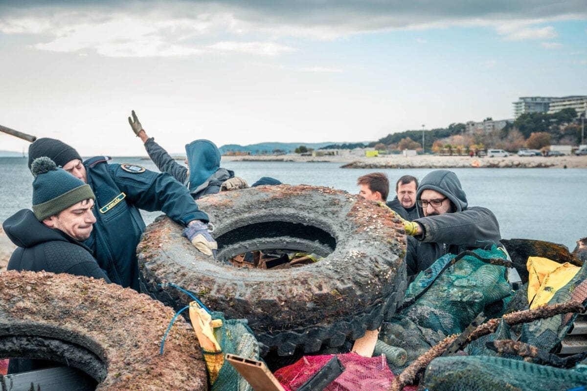 Ekološka akcija "Čist Božić i Bistra Nova Godina" na Žnjanu