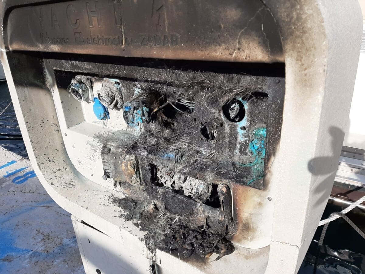 UMALO TRAGEDIJA NA ZENTI Planuo strujni ormarić, požar samoinicijativno pogašen bez poziva vatrogascima!