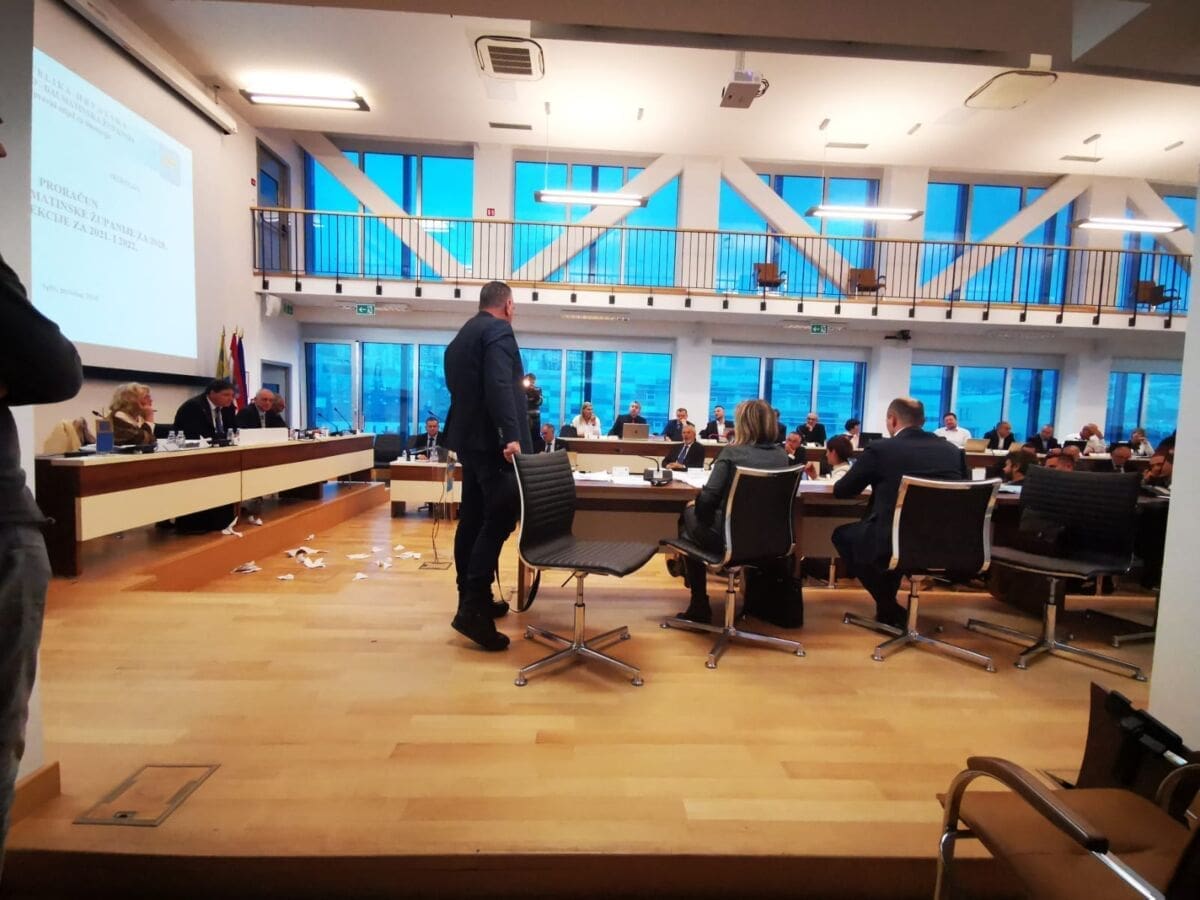 zupanijska_skupstina_oporba_proracun_napustanje(1)