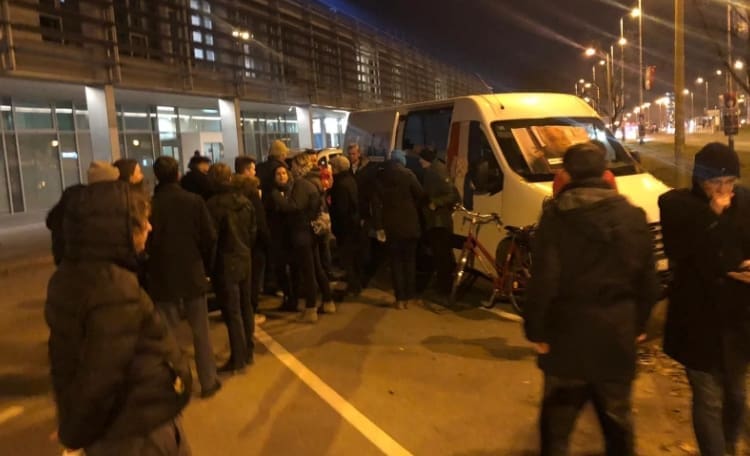 Juričan je uspio: Gužve pred kombijem, janjetina nestala u trenu