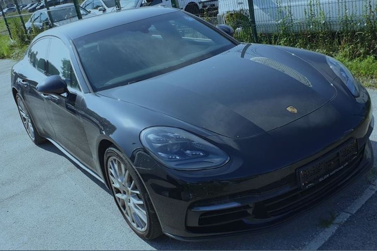 Navali, narode! Država prodaje automobile, među njima i luksuzni Porsche, a cijena mu je prava "sitnica"