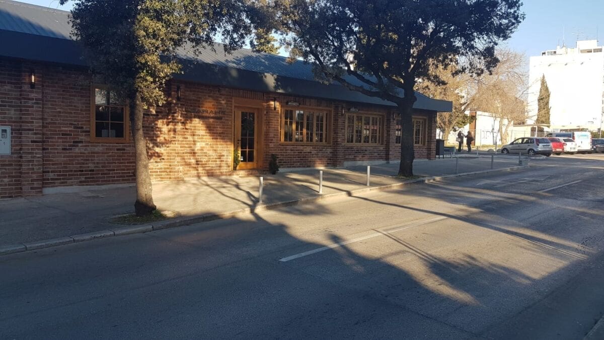 ŠTEKAT ISPRED BARAKE POSTAVLJEN ILEGALNO Uklonjen štekat u Vukovarskoj ulici nakon reagiranja gradskog vijećnika