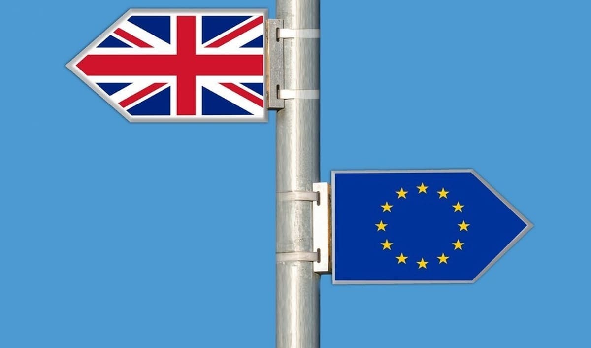 Europski parlament potvrdio Brexit: Zastupnici se držali za ruke, neki i zaplakali