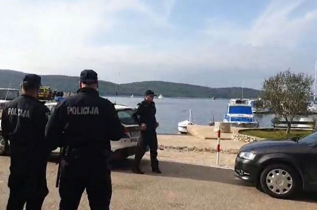 PRONAĐENO TIJELO JEDNE OSOBE Vojni helikopter pao u more kod Zablaća, iz mora izvučeno tijelo