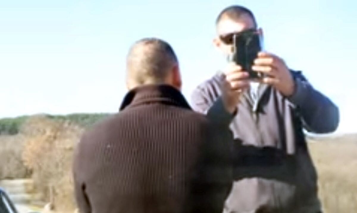 UHITILA IH POLICIJA Četiri muškarca napala novinarku kod Imotskog: "Imam napad panike, opkolili su mi auto, ne daju mi da se pomaknem"