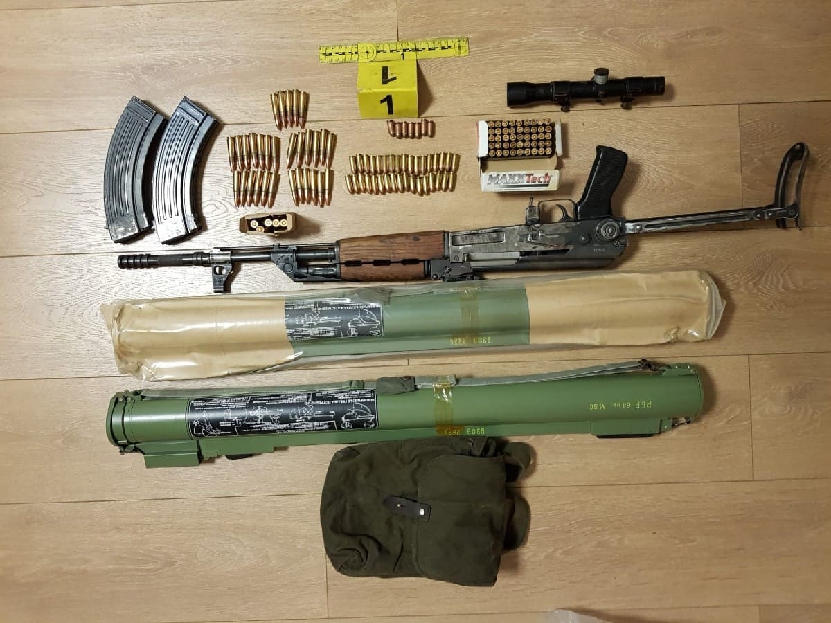 MAKLJAŽA U KNINU Potukli se u noćnom klubu, maloljetnik teško ozlijeđen, a u kući osumnjičenog pronađeni raketni bacači