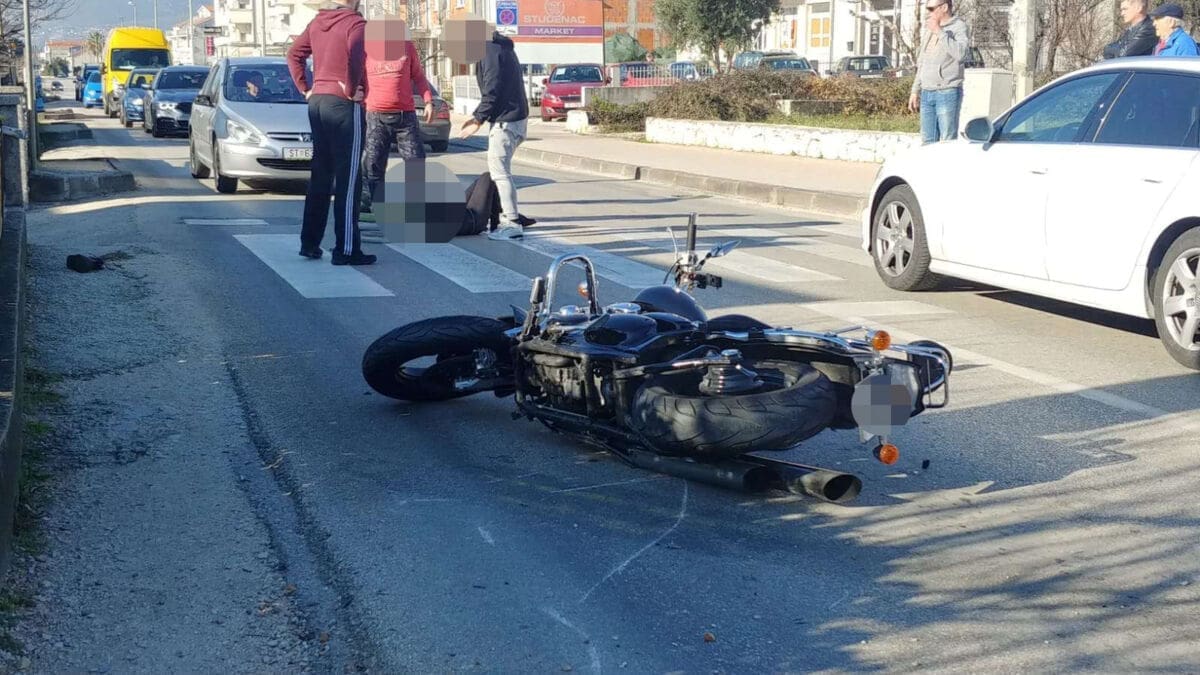 PROMETNA U KAŠTELIMA Sudarili se automobil i motocikl, vozačica motocikla hitno prebačena u bolnicu