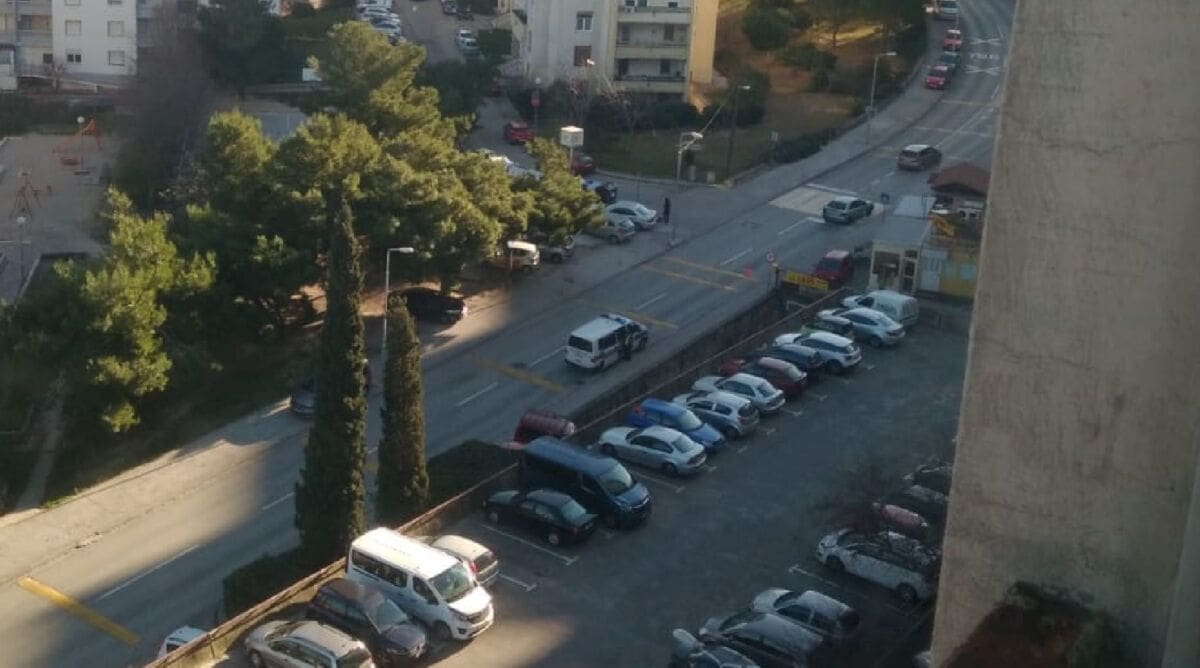 DRAMATIČNO JUTRO NA PUJANKAMA Oboreno dvoje pješaka, prevezeni su u splitsku bolnicu