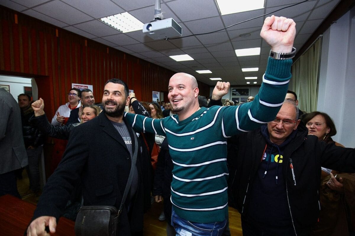 Slavljenička atmosfera u Splitskom SDP-u: Veliki pljesak nakon objave prvih neslužbenih rezultata (UŽIVO)