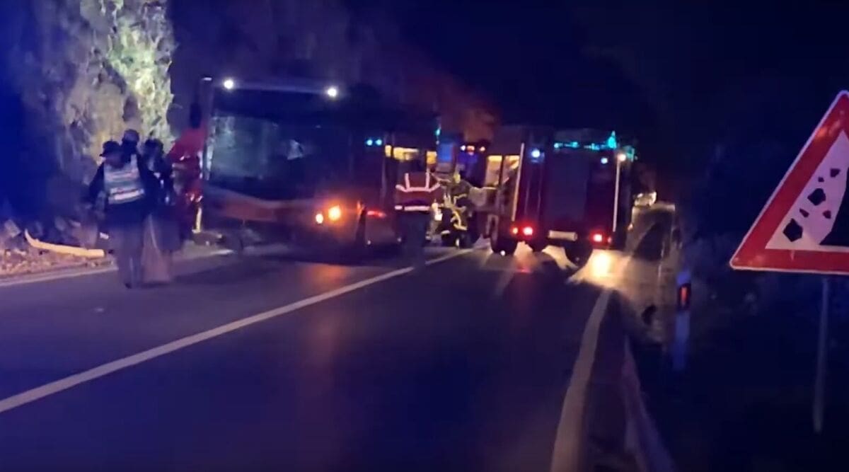 TEŠKA NESREĆA Sudarili se autobus i automobil, vatrogasci izvlačili ozlijeđenu ženu