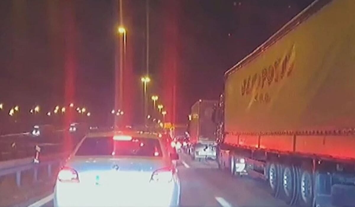 U tunelu Sveti Rok poginuo je mladi vozač Mercedesa, auto je bio potpuno smrskan