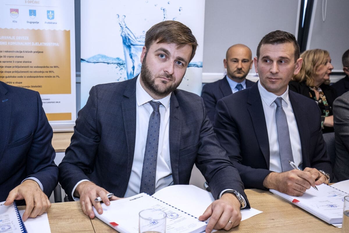 VIK potpisuje dva važna ugovora za izgradnju sustava javne opskrbe i odvodnje na području SDŽ
