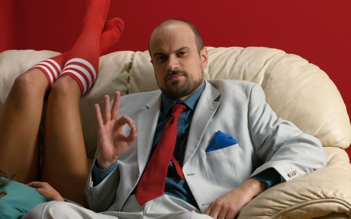 KONAČNO IZAŠAO SPOT POZNATOG REPERA Vojko V dolazi, bolje se pazi!