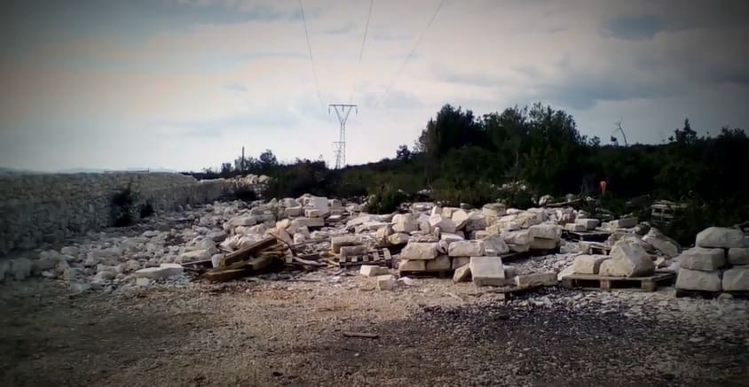 Nezabilježena krađa u Dalmaciji: Otac direktora komunalnog poduzeća kamenom iz austrougarskog mula izgradio luksuznu vilu