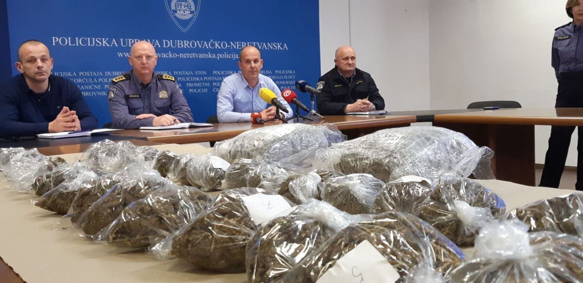 GOMILA DROGE Dubrovačka policija uvatila nekoliko dilera i provalnika
