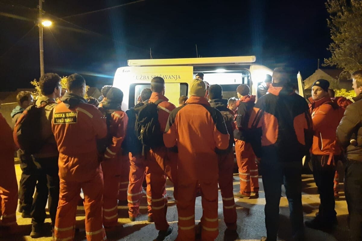 POTRAGA NA ČIOVU SE PRETVORILA U 'POTJERU' Maloljetnik se udaljio od kuće, za njim tragalo oko 80 spašavatelja